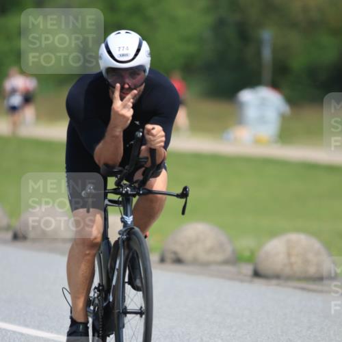 15.06.2025 - 27. Vierlanden-Triathlon H.Heesch http://msf.ph/oto/7986385 15.06.2025 11:34:02 Radfahren 221, 654, 711 meine-sportfotos.de