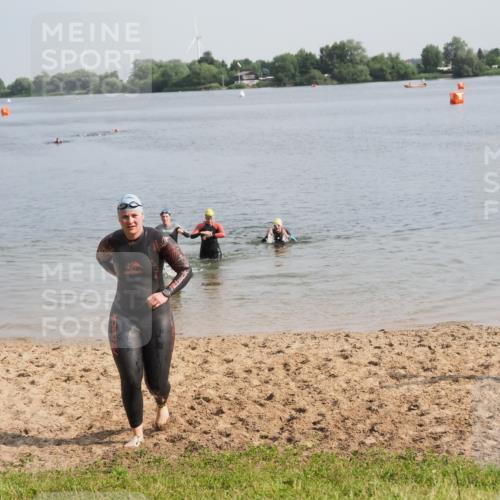 21.06.2025 - 27. Vierlanden-Triathlon MichiJ http://msf.ph/oto/7986414 15.06.2026 09:11:53 Schwimmen 229, 245 meine-sportfotos.de