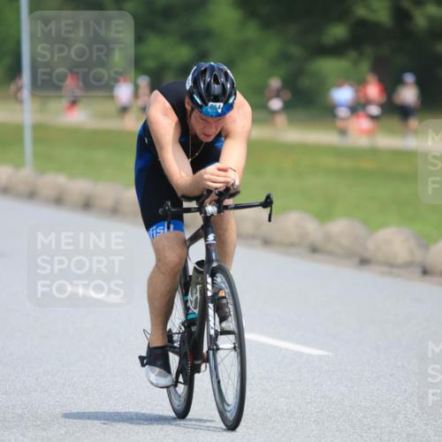 15.06.2025 - 27. Vierlanden-Triathlon H.Heesch http://msf.ph/oto/7986415 15.06.2025 11:34:07 Radfahren 654, 685, 711 meine-sportfotos.de