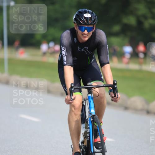 15.06.2025 - 27. Vierlanden-Triathlon H.Heesch http://msf.ph/oto/7986424 15.06.2025 11:34:09 Radfahren 654, 685, 711 meine-sportfotos.de