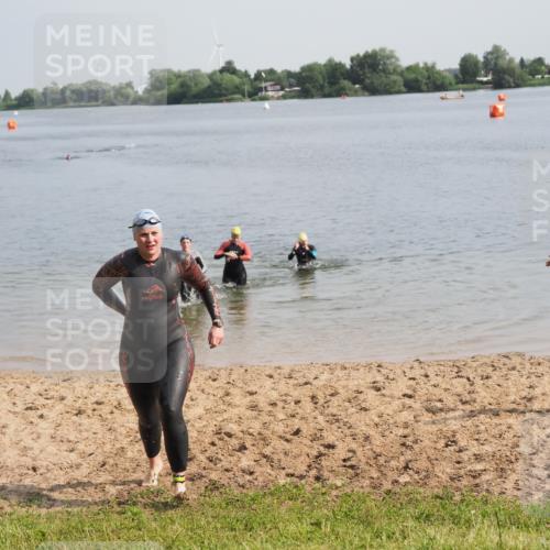 21.06.2025 - 27. Vierlanden-Triathlon MichiJ http://msf.ph/oto/7986436 15.06.2026 09:11:53 Schwimmen 229, 245 meine-sportfotos.de