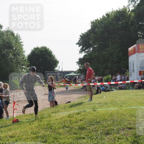 15.06.2025 - 27. Vierlanden-Triathlon KatJ http://msf.ph/oto/7986441 15.06.2025 09:01:49 Schwimmen 242 meine-sportfotos.de
