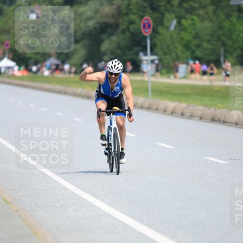 15.06.2025 - 27. Vierlanden-Triathlon H.Heesch http://msf.ph/oto/7986448 15.06.2025 11:34:11 Radfahren 654, 685, 711, 806 meine-sportfotos.de