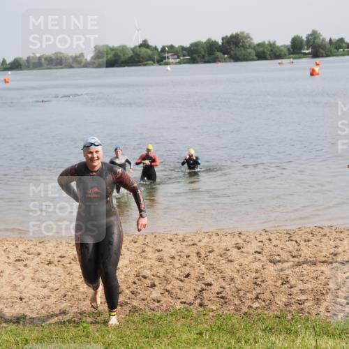21.06.2025 - 27. Vierlanden-Triathlon MichiJ http://msf.ph/oto/7986450 15.06.2026 09:11:53 Schwimmen 229, 245 meine-sportfotos.de