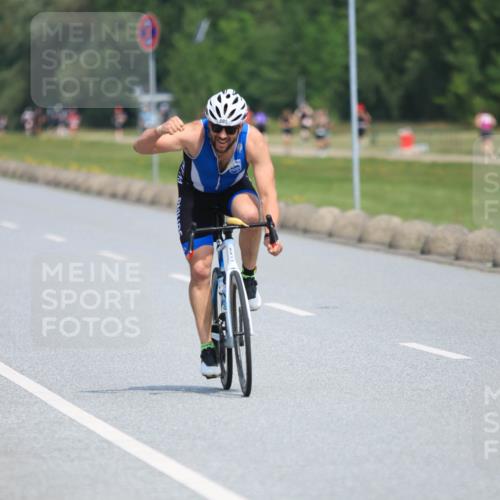 15.06.2025 - 27. Vierlanden-Triathlon H.Heesch http://msf.ph/oto/7986469 15.06.2025 11:34:12 Radfahren 654, 685, 711, 806 meine-sportfotos.de