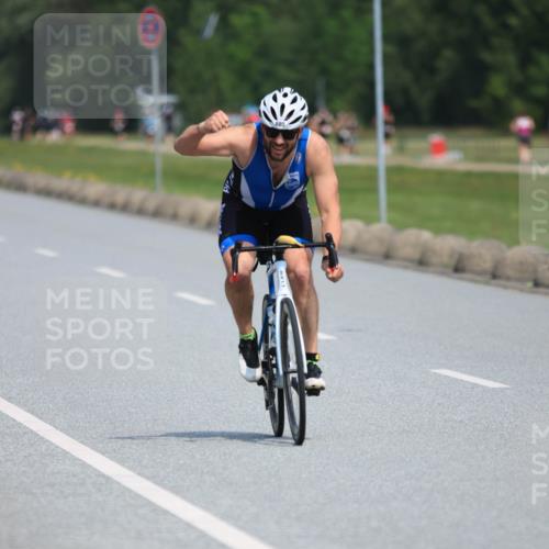 15.06.2025 - 27. Vierlanden-Triathlon H.Heesch http://msf.ph/oto/7986488 15.06.2025 11:34:12 Radfahren 654, 685, 711, 806 meine-sportfotos.de