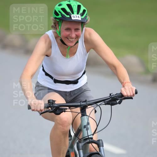 15.06.2025 - 27. Vierlanden-Triathlon H.Heesch http://msf.ph/oto/7986499 15.06.2025 11:12:13 Radfahren 231, 235, 474, 574, 854 meine-sportfotos.de