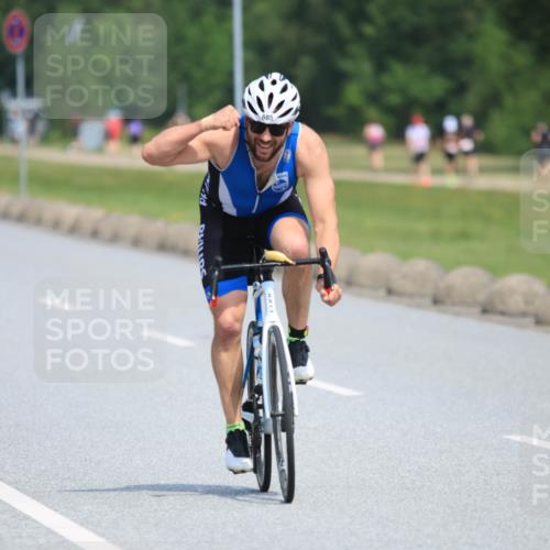 15.06.2025 - 27. Vierlanden-Triathlon H.Heesch http://msf.ph/oto/7986505 15.06.2025 11:34:12 Radfahren 654, 685, 711, 806 meine-sportfotos.de