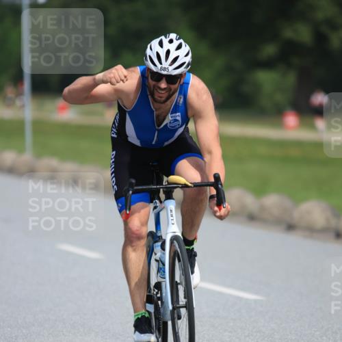 15.06.2025 - 27. Vierlanden-Triathlon H.Heesch http://msf.ph/oto/7986537 15.06.2025 11:34:13 Radfahren 685, 711, 806 meine-sportfotos.de