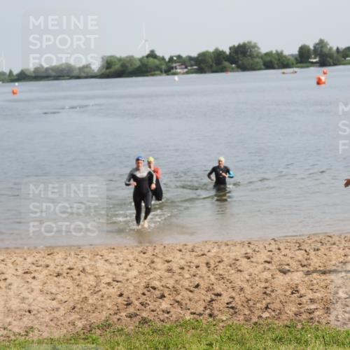 21.06.2025 - 27. Vierlanden-Triathlon MichiJ http://msf.ph/oto/7986547 15.06.2026 09:11:55 Schwimmen 215, 229, 245 meine-sportfotos.de