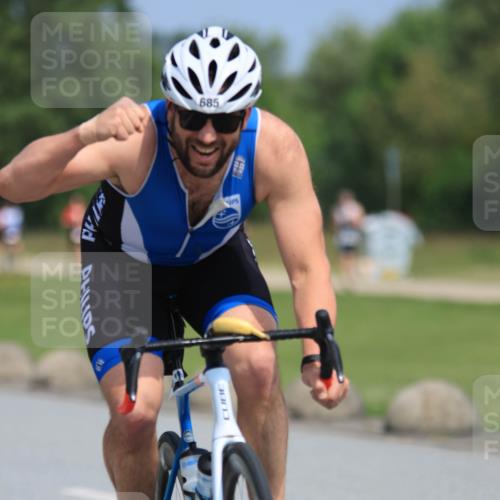15.06.2025 - 27. Vierlanden-Triathlon H.Heesch http://msf.ph/oto/7986589 15.06.2025 11:34:14 Radfahren 685, 806 meine-sportfotos.de