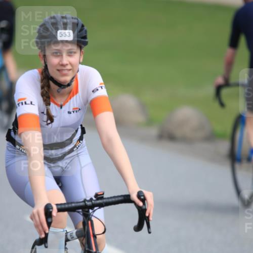 15.06.2025 - 27. Vierlanden-Triathlon H.Heesch http://msf.ph/oto/7986601 15.06.2025 11:12:35 Radfahren 82, 553, 572, 578, 696 meine-sportfotos.de