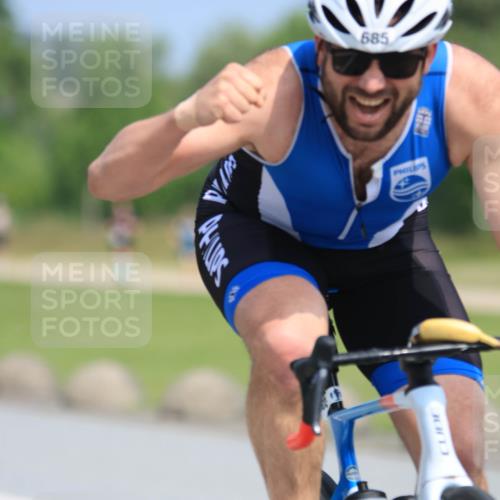 15.06.2025 - 27. Vierlanden-Triathlon H.Heesch http://msf.ph/oto/7986607 15.06.2025 11:34:14 Radfahren 685, 806 meine-sportfotos.de