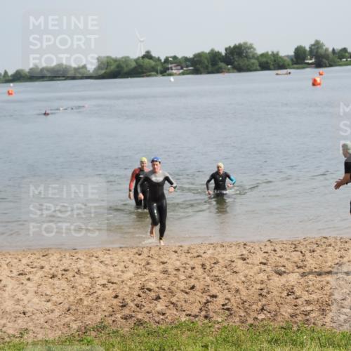 21.06.2025 - 27. Vierlanden-Triathlon MichiJ http://msf.ph/oto/7986627 15.06.2026 09:11:56 Schwimmen 215, 229, 245 meine-sportfotos.de