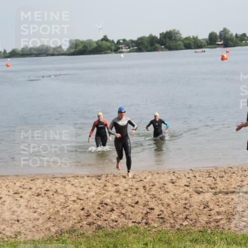 21.06.2025 - 27. Vierlanden-Triathlon MichiJ http://msf.ph/oto/7986664 15.06.2026 09:11:57 Schwimmen 201, 215, 229, 245 meine-sportfotos.de