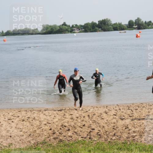 21.06.2025 - 27. Vierlanden-Triathlon MichiJ http://msf.ph/oto/7986679 15.06.2026 09:11:57 Schwimmen 201, 215, 229, 245 meine-sportfotos.de
