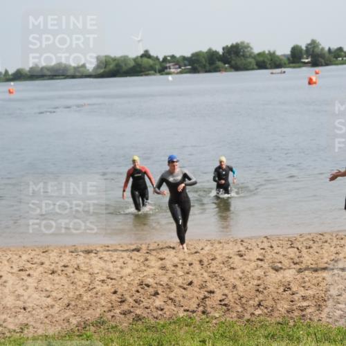 21.06.2025 - 27. Vierlanden-Triathlon MichiJ http://msf.ph/oto/7986692 15.06.2026 09:11:57 Schwimmen 201, 215, 229, 245 meine-sportfotos.de