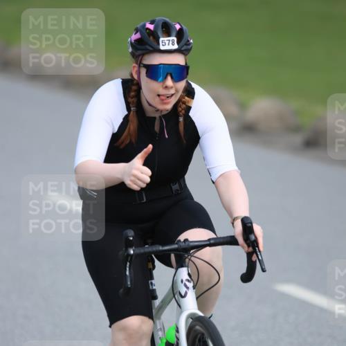 15.06.2025 - 27. Vierlanden-Triathlon H.Heesch http://msf.ph/oto/7986704 15.06.2025 11:12:41 Radfahren 500, 572, 578 meine-sportfotos.de