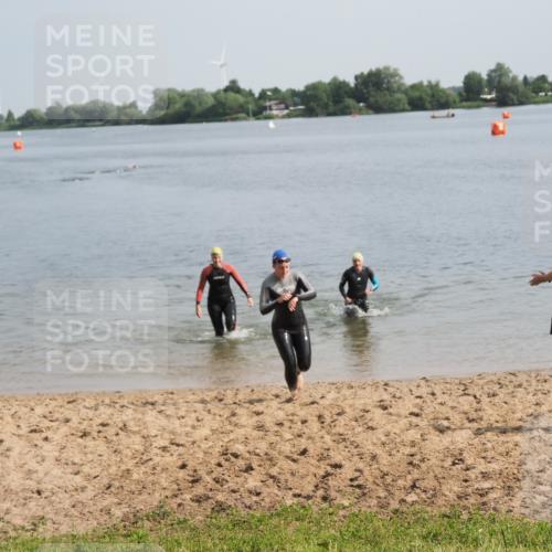 21.06.2025 - 27. Vierlanden-Triathlon MichiJ http://msf.ph/oto/7986712 15.06.2026 09:11:57 Schwimmen 201, 215, 229, 245 meine-sportfotos.de