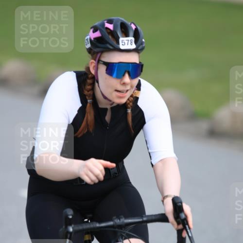 15.06.2025 - 27. Vierlanden-Triathlon H.Heesch http://msf.ph/oto/7986713 15.06.2025 11:12:41 Radfahren 500, 572, 578 meine-sportfotos.de