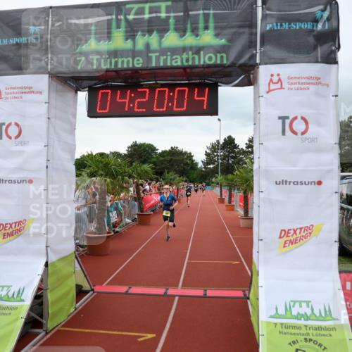15.06.2025 - 7 Türme Triathlon Michael Strokosch http://msf.ph/oto/7986738 15.06.2025 14:20:03 Ziel 809, 897 meine-sportfotos.de