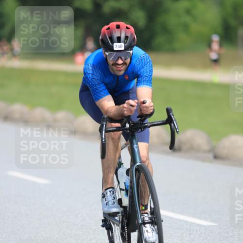 15.06.2025 - 27. Vierlanden-Triathlon H.Heesch http://msf.ph/oto/7986756 15.06.2025 11:34:37 Radfahren 740, 775, 935 meine-sportfotos.de
