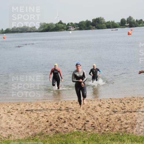 21.06.2025 - 27. Vierlanden-Triathlon MichiJ http://msf.ph/oto/7986761 15.06.2026 09:11:58 Schwimmen 201, 215, 229, 245 meine-sportfotos.de