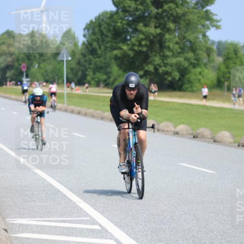 15.06.2025 - 27. Vierlanden-Triathlon H.Heesch http://msf.ph/oto/7986771 15.06.2025 11:34:49 Radfahren 638, 707, 760, 894, 961 meine-sportfotos.de