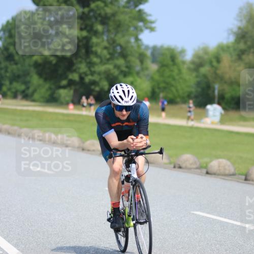 15.06.2025 - 27. Vierlanden-Triathlon H.Heesch http://msf.ph/oto/7986819 15.06.2025 11:34:50 Radfahren 638, 707, 760, 894, 961 meine-sportfotos.de