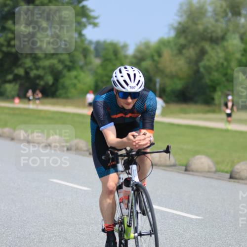 15.06.2025 - 27. Vierlanden-Triathlon H.Heesch http://msf.ph/oto/7986840 15.06.2025 11:34:50 Radfahren 638, 707, 760, 894, 961 meine-sportfotos.de