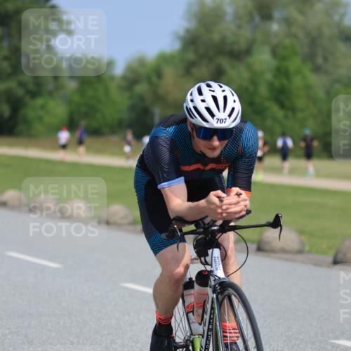 15.06.2025 - 27. Vierlanden-Triathlon H.Heesch http://msf.ph/oto/7986854 15.06.2025 11:34:51 Radfahren 638, 707, 760, 894, 961 meine-sportfotos.de
