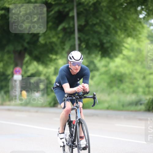 15.06.2025 - 7 Türme Triathlon Yannick Fuchs http://msf.ph/oto/7986858 15.06.2025 11:42:12 Radfahren 214, 225, 237 meine-sportfotos.de