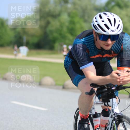 15.06.2025 - 27. Vierlanden-Triathlon H.Heesch http://msf.ph/oto/7986866 15.06.2025 11:34:51 Radfahren 638, 707, 760, 894, 961 meine-sportfotos.de
