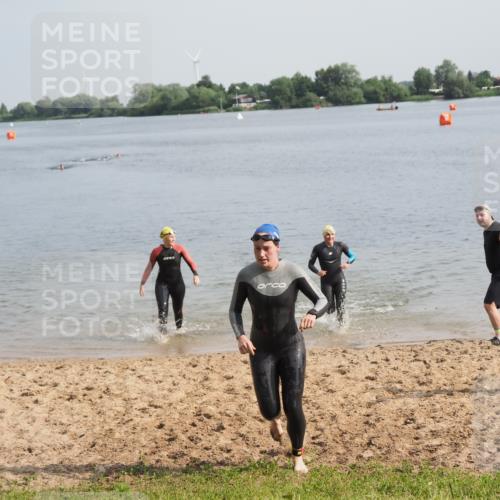 21.06.2025 - 27. Vierlanden-Triathlon MichiJ http://msf.ph/oto/7986882 15.06.2026 09:11:59 Schwimmen 201, 215, 229, 245 meine-sportfotos.de