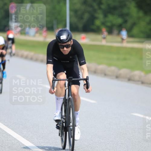 15.06.2025 - 27. Vierlanden-Triathlon H.Heesch http://msf.ph/oto/7986883 15.06.2025 11:35:05 Radfahren 662, 715 meine-sportfotos.de