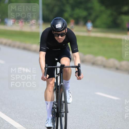 15.06.2025 - 27. Vierlanden-Triathlon H.Heesch http://msf.ph/oto/7986888 15.06.2025 11:35:05 Radfahren 662, 715 meine-sportfotos.de