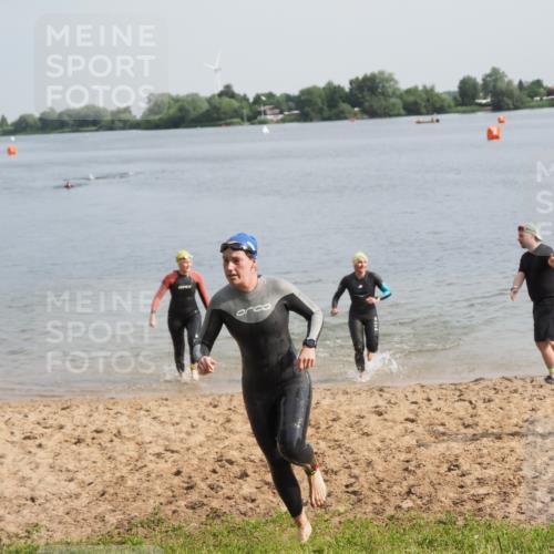21.06.2025 - 27. Vierlanden-Triathlon MichiJ http://msf.ph/oto/7986925 15.06.2026 09:11:59 Schwimmen 201, 215, 229, 245 meine-sportfotos.de