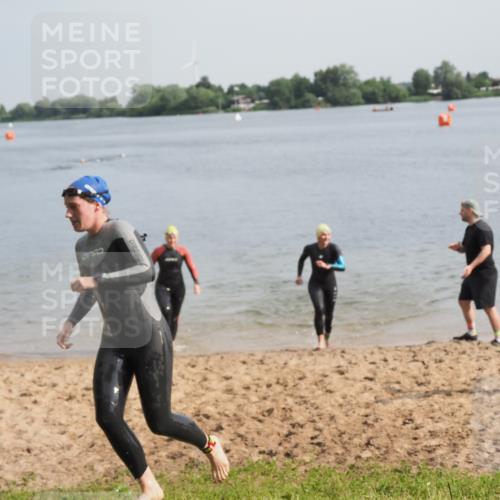 21.06.2025 - 27. Vierlanden-Triathlon MichiJ http://msf.ph/oto/7986940 15.06.2026 09:12:00 Schwimmen 201, 215, 229, 245 meine-sportfotos.de