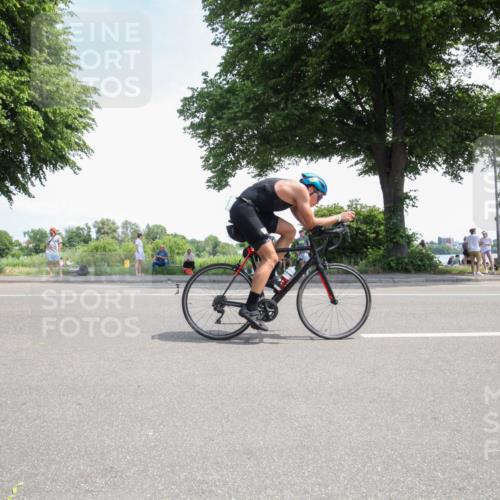 15.06.2025 - 7 Türme Triathlon Yannick Fuchs http://msf.ph/oto/7986953 15.06.2025 12:35:16 Radfahren 281, 574, 652 meine-sportfotos.de