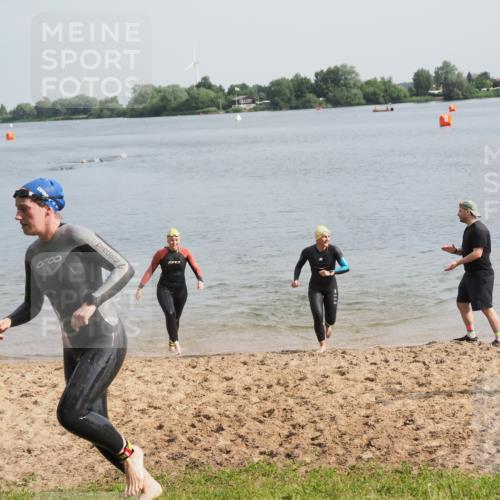 21.06.2025 - 27. Vierlanden-Triathlon MichiJ http://msf.ph/oto/7986956 15.06.2026 09:12:00 Schwimmen 201, 215, 229, 245 meine-sportfotos.de