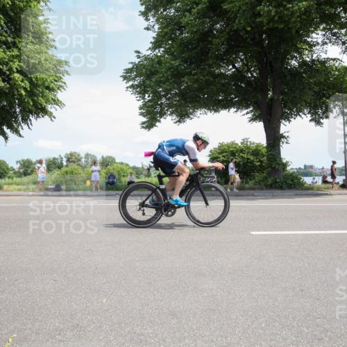 15.06.2025 - 7 Türme Triathlon Yannick Fuchs http://msf.ph/oto/7987022 15.06.2025 12:38:03 Radfahren 292, 299, 382 meine-sportfotos.de