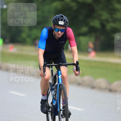 15.06.2025 - 27. Vierlanden-Triathlon H.Heesch http://msf.ph/oto/7987026 15.06.2025 11:16:03 Radfahren 102, 208, 801, 819, 860 meine-sportfotos.de