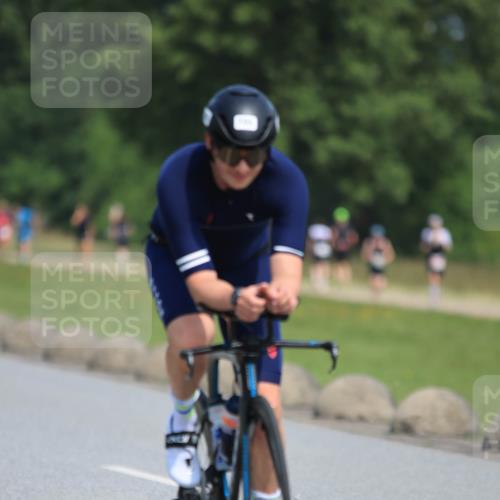 15.06.2025 - 27. Vierlanden-Triathlon H.Heesch http://msf.ph/oto/7987035 15.06.2025 11:35:36 Radfahren 705, 903 meine-sportfotos.de