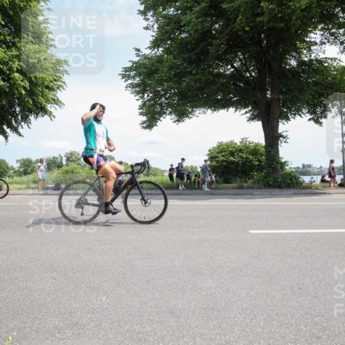 15.06.2025 - 7 Türme Triathlon Yannick Fuchs http://msf.ph/oto/7987040 15.06.2025 12:38:42 Radfahren 555, 593 meine-sportfotos.de