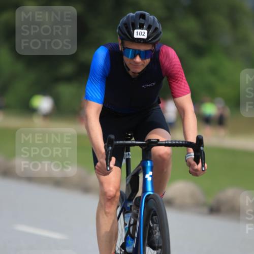 15.06.2025 - 27. Vierlanden-Triathlon H.Heesch http://msf.ph/oto/7987048 15.06.2025 11:16:04 Radfahren 102, 208, 801, 819, 860 meine-sportfotos.de