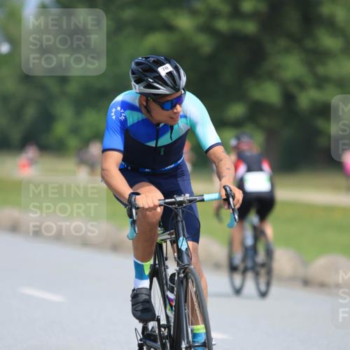 15.06.2025 - 27. Vierlanden-Triathlon H.Heesch http://msf.ph/oto/7987056 15.06.2025 11:35:47 Radfahren 70, 676, 735, 736 meine-sportfotos.de