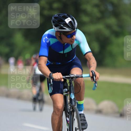 15.06.2025 - 27. Vierlanden-Triathlon H.Heesch http://msf.ph/oto/7987070 15.06.2025 11:35:47 Radfahren 70, 676, 735, 736 meine-sportfotos.de