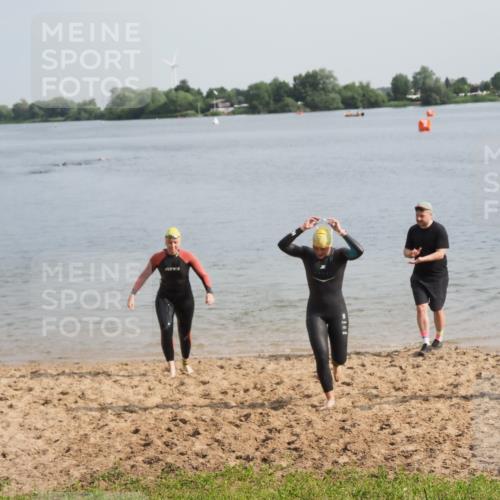21.06.2025 - 27. Vierlanden-Triathlon MichiJ http://msf.ph/oto/7987091 15.06.2026 09:12:02 Schwimmen 201, 215, 229 meine-sportfotos.de