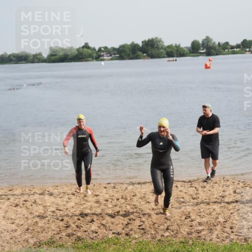 21.06.2025 - 27. Vierlanden-Triathlon MichiJ http://msf.ph/oto/7987126 15.06.2026 09:12:02 Schwimmen 201, 215, 229 meine-sportfotos.de