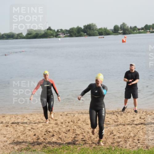 21.06.2025 - 27. Vierlanden-Triathlon MichiJ http://msf.ph/oto/7987138 15.06.2026 09:12:03 Schwimmen 201, 215, 229 meine-sportfotos.de